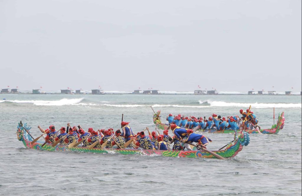 Lễ Hội Đua Thuyền ở Đảo Lý Sơn